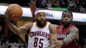 Davis passing around LeBron Davis passing around LeBron